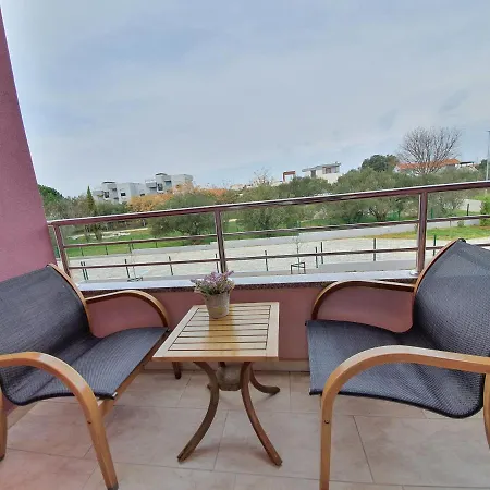 Karla דירה ביבינייה