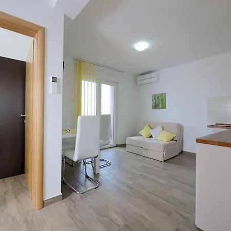 Karla דירה ביבינייה