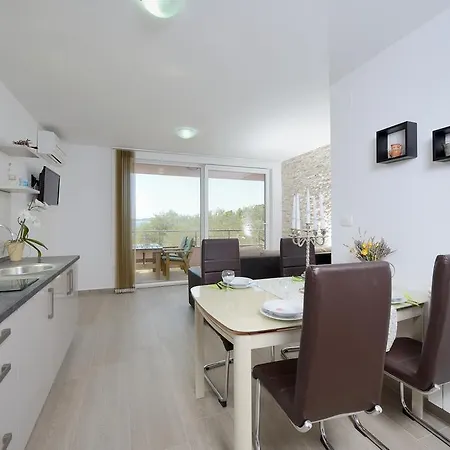 Karla * ביבינייה