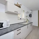Karla Apartament *