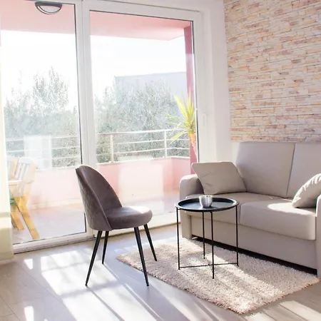 Karla Apartament *