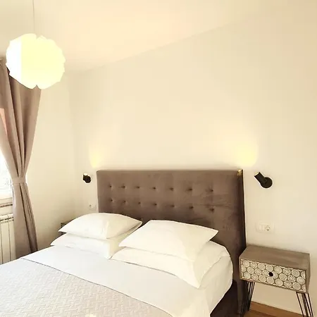 Apartament Karla *